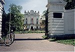  Przed barokowym pałacem Szołdrskich z XVIII w. - Czempiń