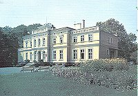  Pałac z II połowy XIX wieku - Siedziba Muzeum Środowiska Przyrodniczego i Łowiectwa w Uzarzewie