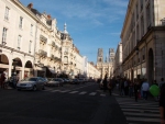  Ulica Joanny dArc, z tyłu katedra Świętego Krzyża - Orlean