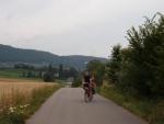 Jedno z pierwszych wzniesień podczas naszej premierowej wycieczki w Szwajcarii -  droga Grandson - Concise