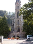 Neogotycka katedra św. Floriana zbudowana w latach 1868-1873 jako kościół parafialny. Po utworzeniu archidiecezji w Vaduz awansował do rangi katedry. W kościele znajduje się książęca krypta grobowa.