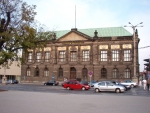 Postawiony przez Niemców masywny gmach Muzeum Narodowego, wzorowany na berlińskim Arsenale. Są w nim eksponowane rzeźba i malarstwo polskie od XVII do XX wieku, sztuka średniowieczna a także malarstwo europejskie.