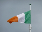 Narodowa flaga Irlandii powiewająca na gmachu publicznym - Howth