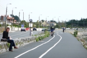 Na Howth można dojechać ścieżką rowerową biegnącą wzdłuż całego wybrzeża