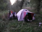 Rowery ustawiliśmy z boku namiotu