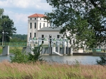 Siłownię, zlokalizowaną na prawym brzegu rzeki, wybudowano w 1911 r. dla potrzeb pobliskiego młyna.
