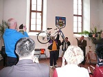 Na uroczystym zakończeniu imprezy na zamku w Krośnie wśród uczestników rozlosowano rower