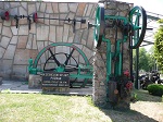 Wystawa prezentuje urządzenia techniczne służące do napędu narzędzi i maszyn rolniczych.