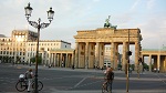 Brama Brandenburska jest jednym z charakterystycznych punktów miasta, zaprojektowanym przez niemieckiego architekta, pochodzącego z Kamiennej Góry Carla Gottharda Langhansa. Budowana w latach 1788 - 1791.