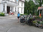 Wycieczkę zaczęliśmy w Lipnie na dworcu kolejowym, dalej na rowerach ruszyliśmy w kierunku Krzycka Wielkiego. Po przejechaniu kilku kilometrów w miejscowości Mórkowo trafiliśmy na okazały pałac.