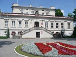 Zbudowany w latach 1749-52 pałac dla ks. Aleksandra Józefa Sułkowskiego.