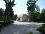 Dziś mieści się tu Urząd Gminy i muzeum Karola Kurpińskiego urodzonego we Włoszakowicach w 1785 roku znanego polskiego kompozytora i dyrygenta, autora Warszawianki i opery Krakowiacy i górale.