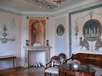 Salon błękitny - freski Smuglewiczów naśladują malowidła pompejańskie o tematyce związanej z rolnictwem i kultem płodności.