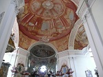 Barokowe malowidła zdobią sklepienia kościoła lubińskiego.
