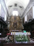 Ołtarz główny kościoła pochodzi z 1721 r. i jest dziełem warsztatu Ernesta Brogera z Głogowa.