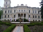 Pałac zbudowany został w latach 1877-1880 przez trzydziestoletniego Albrechta Ottona z rodziny von Treskov.