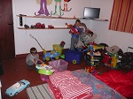 Nocleg znajdujemy na kempingu w Ronne. Chłopcy są zachwyceni, śpimy w sali zabaw dla dzieci.