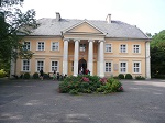 Jesteśmy przed XIX wiecznym, klasycystycznym pałacem Władysława Reymonta w Kołaczkowie.