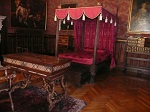 Sypialnia księżnej Małgorzaty, dawniej zajmowana przez Małgorzatę księżną Orlean-Nemours, drugą żonę Władysława Czartoryskiego, podczas jej pobytów w Gołuchowie.