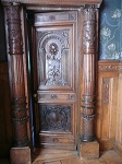 Pochodzące z Niemiec bogato rzeźbione drzwi renesansowe z datą 1557.