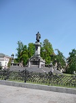 Pomnik Adama Mickiewicza przy Krakowskim Przedmieściu.