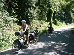 Trasa biegnie zarówno prawą (północną) jak i lewą (południową) stroną Dunaju. Prowadzi doskonale przygotowanymi, najczęściej asfaltowymi ścieżkami rowerowymi lub rzadko uczęszczanymi drogami.