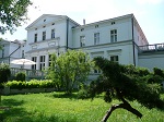 Pałac w Brodnicy został wzniesiony w stylu eklektycznym, ale widać w nim nawiązania do renesansu. 