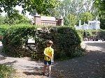 Zamek krzyżacki w Bytowie i bawarski Nneuschwanstein.