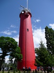 Latarnia morska w Krynicy to jedyny taki obiekt na Mierzei Wiślanej. Wieża latarni ma wysokość prawie 30-tu metrów a światło z niej jest widzialne na prawie 20 mil morskich.