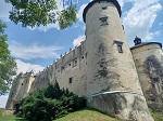 Zamek Dunajec to średniowieczna warownia, znajdująca się na brzegu Zbiornika Czorsztyńskiego.
