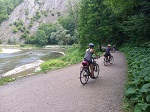 Trasa rowerowa VeloDunajec, jak przystało na najpiękniejszą trasę rowerową w Polsce, oferuje niezapomniane widoki - przebiega przez najbardziej malownicze tereny doliny Dunajca z panoramą na Beskidy, Pieniny i Tatry.